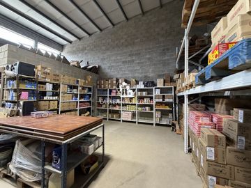Galpón en ALQUILER de 100m2. Complejo Nogalis. Pilar. Villa Rosa