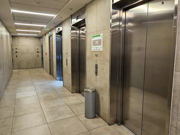 VENTA OFICINA VITACURA 5D+2B+4EST+1BOD 158M2 MT L7