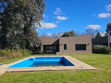 Casa en venta en Las Praderas de Lujan
