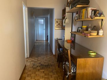Departamento 4 amb. en venta en Flores  luminoso