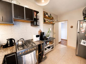 Departamento 4 amb. en venta en Flores  luminoso