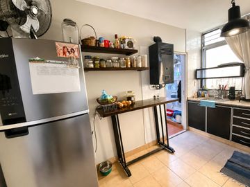 Departamento 4 amb. en venta en Flores  luminoso