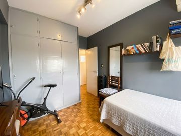 Departamento 4 amb. en venta en Flores  luminoso