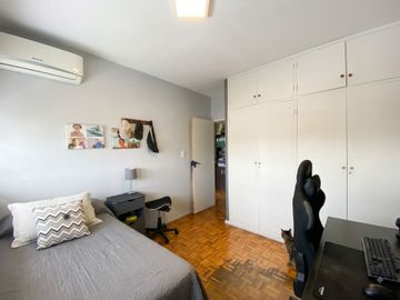 Departamento 4 amb. en venta en Flores  luminoso