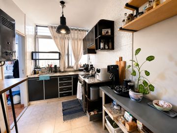 Departamento 4 amb. en venta en Flores  luminoso