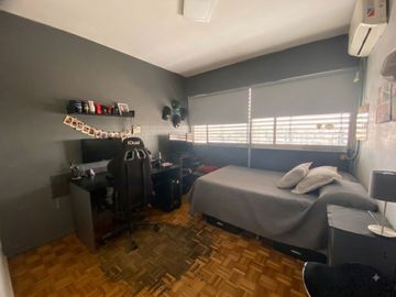 Departamento 4 amb. en venta en Flores  luminoso