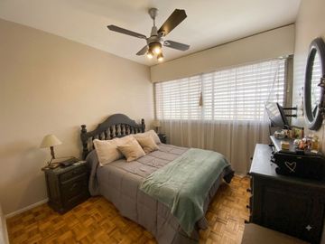 Departamento 4 amb. en venta en Flores  luminoso