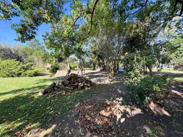 LOTE ARBOLADO EN VENTA . FRENTE SUR  1187 M2 FUNES
