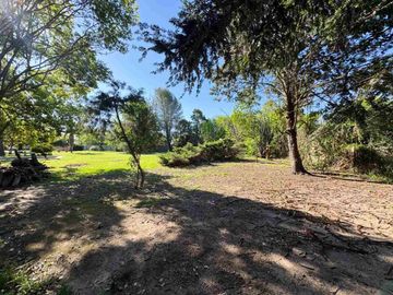 LOTE ARBOLADO EN VENTA . FRENTE SUR  1187 M2 FUNES