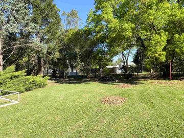 LOTE ARBOLADO EN VENTA . FRENTE SUR  1187 M2 FUNES