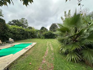 CASA 5 AMBIENTES EN VENTA ADROGUE PILETA Y PARQUE