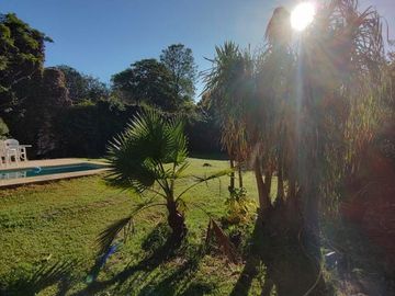 CASA 5 AMBIENTES EN VENTA ADROGUE PILETA Y PARQUE