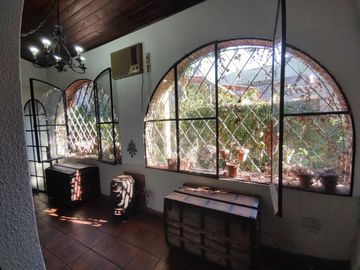 CASA 5 AMBIENTES EN VENTA ADROGUE PILETA Y PARQUE
