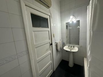 CASA 5 AMBIENTES EN VENTA ADROGUE PILETA Y PARQUE