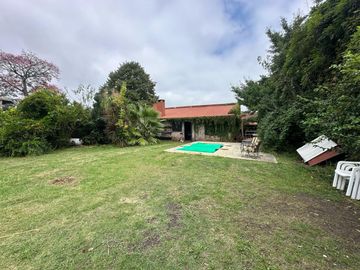 CASA 5 AMBIENTES EN VENTA ADROGUE PILETA Y PARQUE