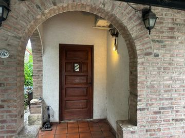 CASA 5 AMBIENTES EN VENTA ADROGUE PILETA Y PARQUE