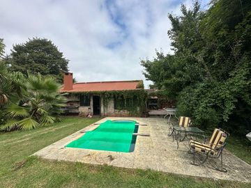 CASA 5 AMBIENTES EN VENTA ADROGUE PILETA Y PARQUE