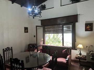 CASA 5 AMBIENTES EN VENTA ADROGUE PILETA Y PARQUE