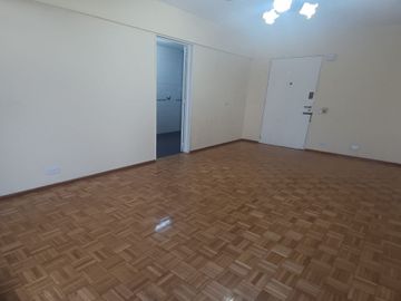 Departamento en Alquiler – 2 Amb con Balcón FLORES