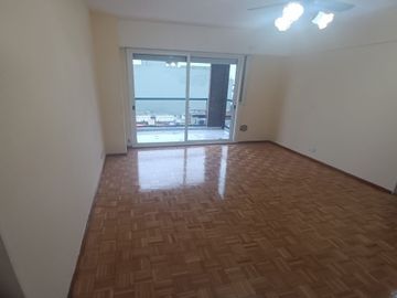 Departamento en Alquiler – 2 Amb con Balcón FLORES