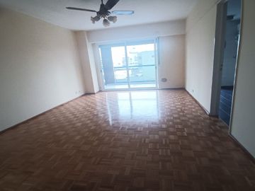 Departamento en Alquiler – 2 Amb con Balcón FLORES