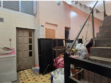 VENTA CASA CON LOCAL EN ESQUINA-A RECICLAR-FLORES