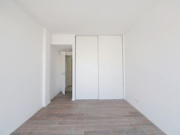 VENTA 5 AMBIENTES CON DEPENDENCIA ESTRENAR FLORES