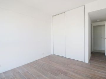 VENTA 5 AMBIENTES CON DEPENDENCIA ESTRENAR FLORES
