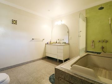 Venta Casa 5 ambientes Pileta Parque Chacabuco