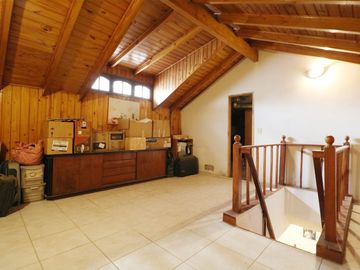 Venta Casa 5 ambientes Pileta Parque Chacabuco