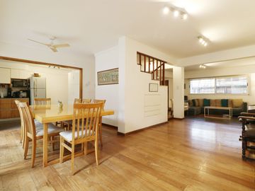 Venta Casa 5 ambientes Pileta Parque Chacabuco