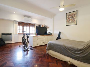 Venta Casa 5 ambientes Pileta Parque Chacabuco