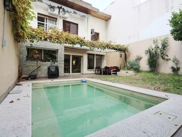 Venta Casa 5 ambientes Pileta Parque Chacabuco