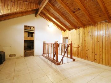 Venta Casa 5 ambientes Pileta Parque Chacabuco