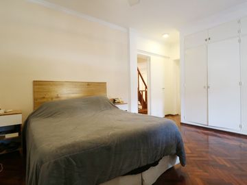 Venta Casa 5 ambientes Pileta Parque Chacabuco