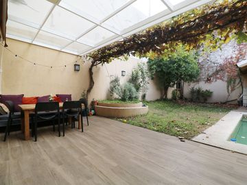 Venta Casa 5 ambientes Pileta Parque Chacabuco
