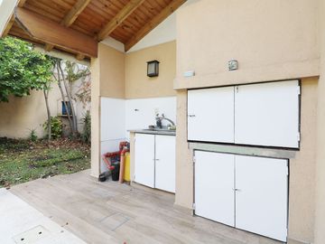 Venta Casa 5 ambientes Pileta Parque Chacabuco