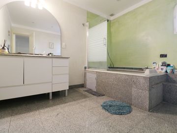Venta Casa 5 ambientes Pileta Parque Chacabuco