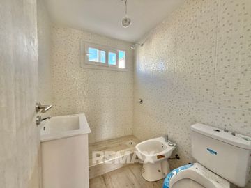 VENTA CASA DUPLEX, 3 DORM, C/JARDIN. PILAR
