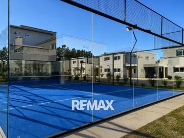 VENTA CASA DUPLEX, 3 DORM, C/JARDIN. PILAR