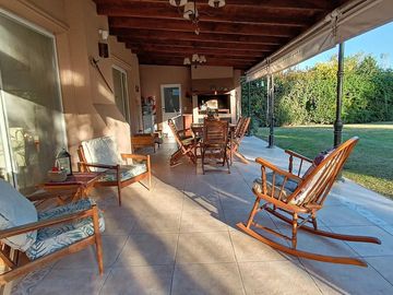 Venta Casa 4 Amb c/Pileta, Lote 1500m² Lujan