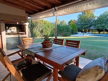 Venta Casa 4 Amb c/Pileta, Lote 1500m² Lujan