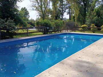 Venta Casa 4 Amb c/Pileta, Lote 1500m² Lujan
