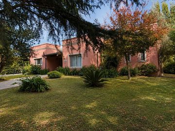 Venta Casa 4 Amb c/Pileta, Lote 1500m² Lujan