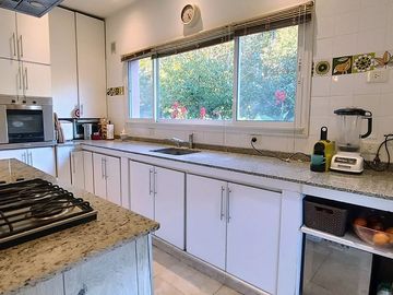 Venta Casa 4 Amb c/Pileta, Lote 1500m² Lujan