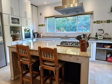 Venta Casa 4 Amb c/Pileta, Lote 1500m² Lujan