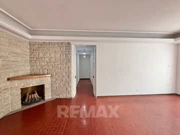 Venta Depto de Categoría 8 Amb. PLAZA MISERICORDIA