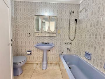 Venta Depto de Categoría 8 Amb. PLAZA MISERICORDIA