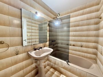 Venta Depto de Categoría 8 Amb. PLAZA MISERICORDIA