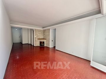 Venta Depto de Categoría 8 Amb. PLAZA MISERICORDIA